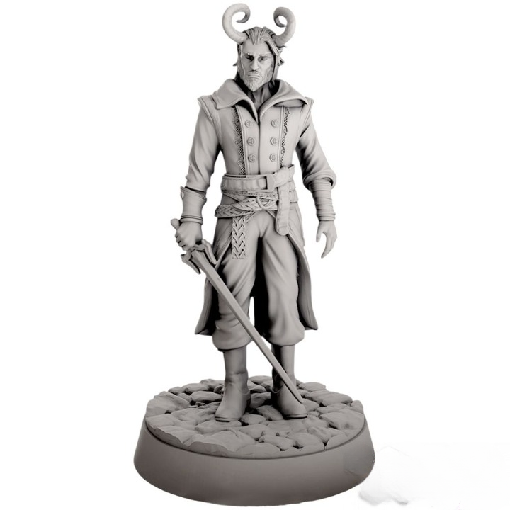 Миниатюра "Демонорожденный плут с мечом"