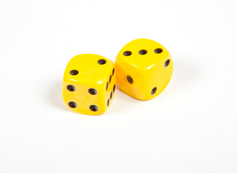 Набор из 2 кубиков D6, 16мм. Желтый с черными точками в блистере