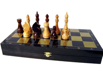 Шахматы Гроссмейстерские деревянные с деревянной черной доской