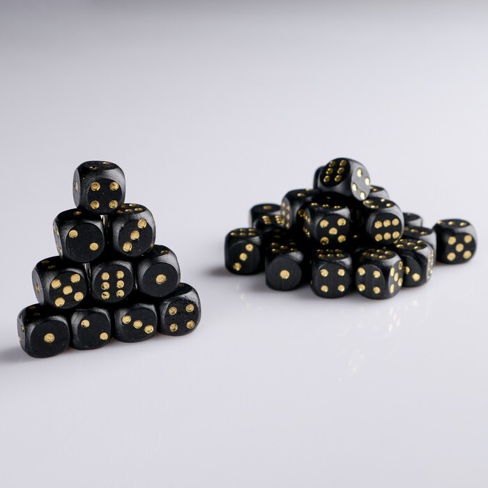 Кубик D6 16 мм деревянный черный с золотым 1 шт