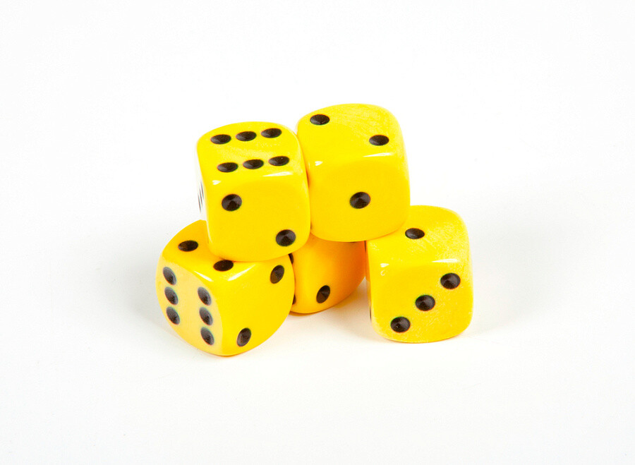 Набор из 5 кубиков D6, 16 мм. Желтый с черными точками в блистере