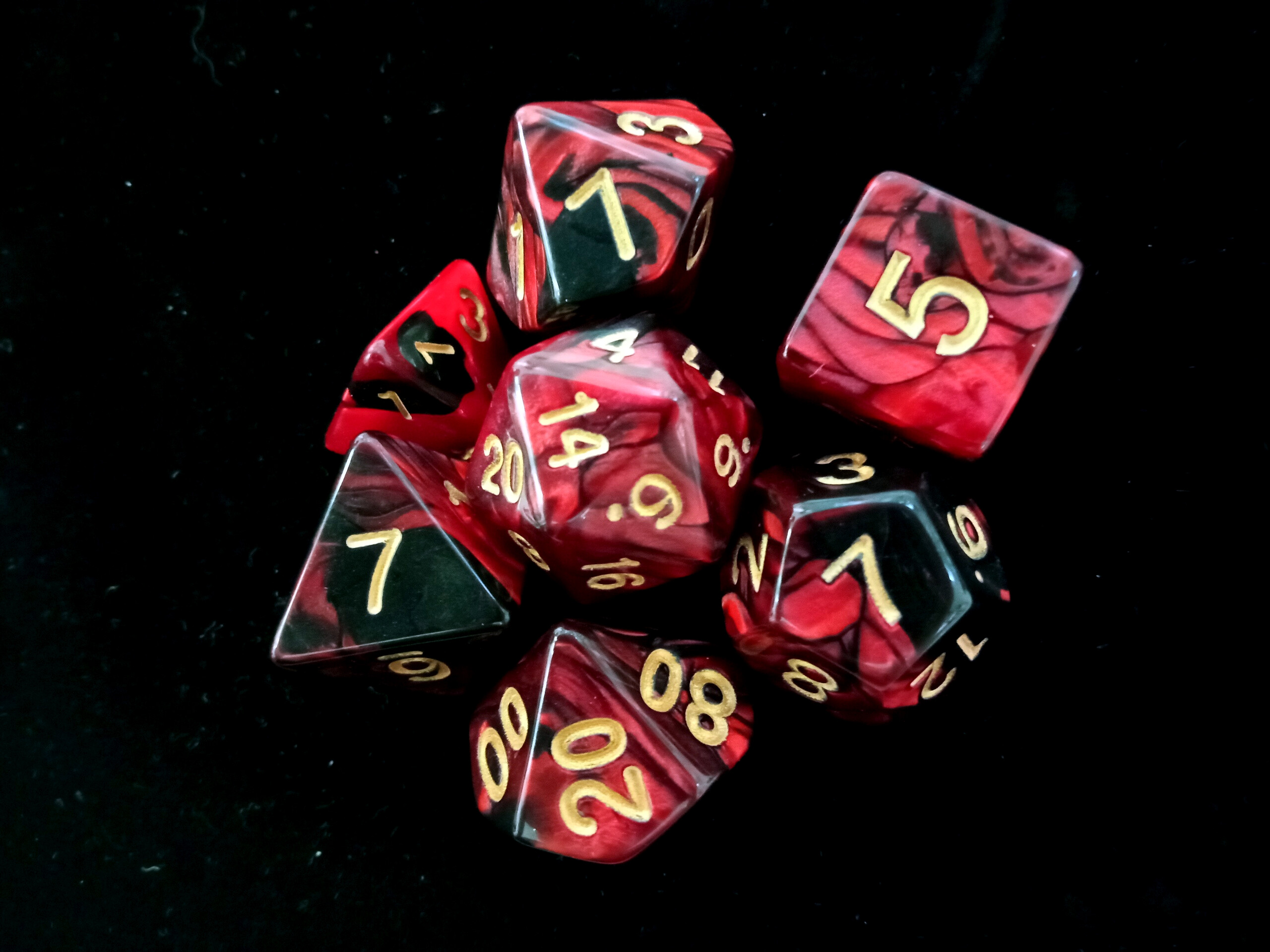 Набор кубиков для RPG 7 шт.  перламутровые красно-черные