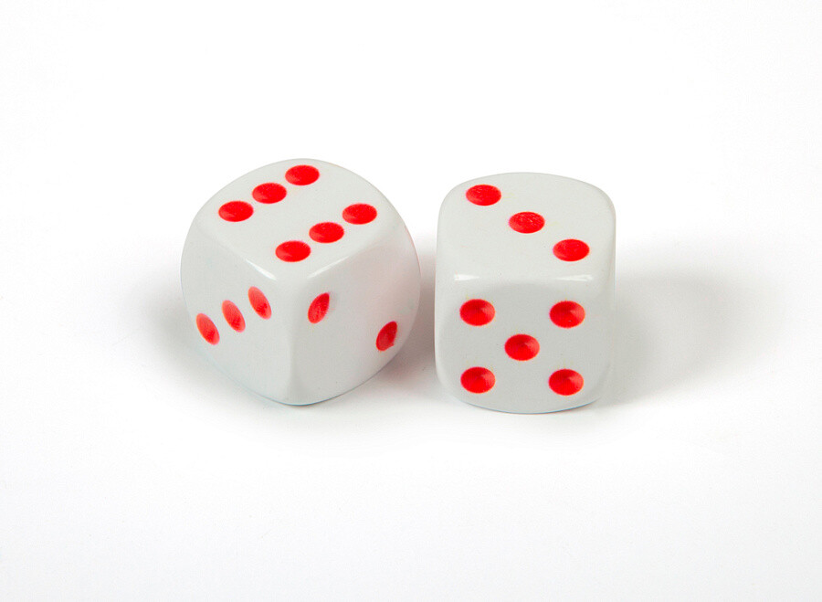 Набор из 2 кубиков D6, 16мм. Белый с красными точками в блистере