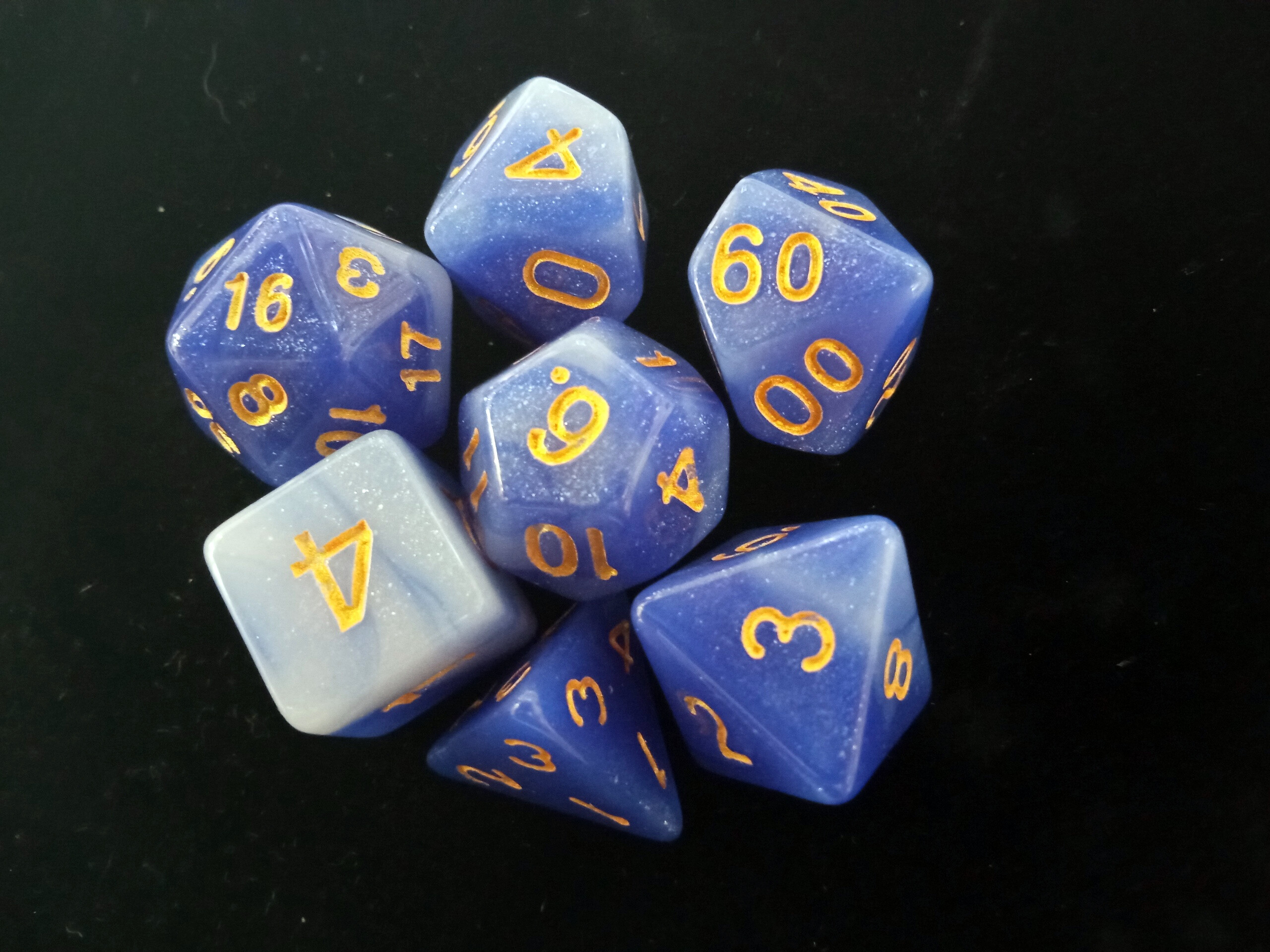 Набор кубиков для RPG 7 шт.  матовые с блестками сине-белые